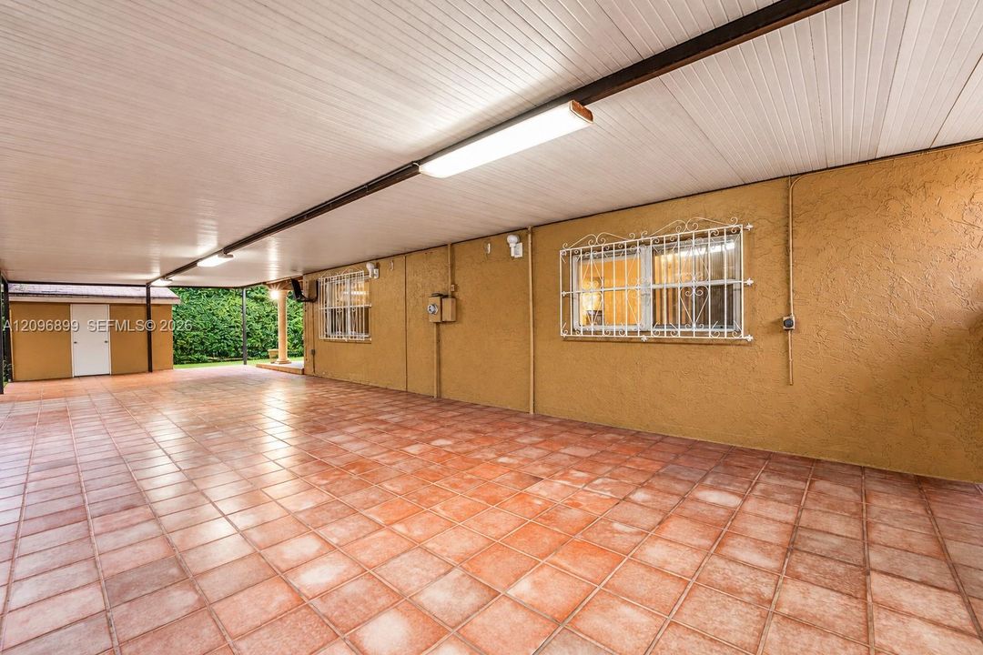 На продажу: $700,000 (4 спален, 3 ванн, 2009 Квадратных фут)