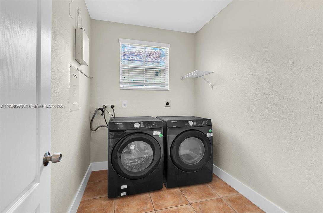 For Rent: $4,800 (3 beds, 2 baths, 2549 Square Feet)