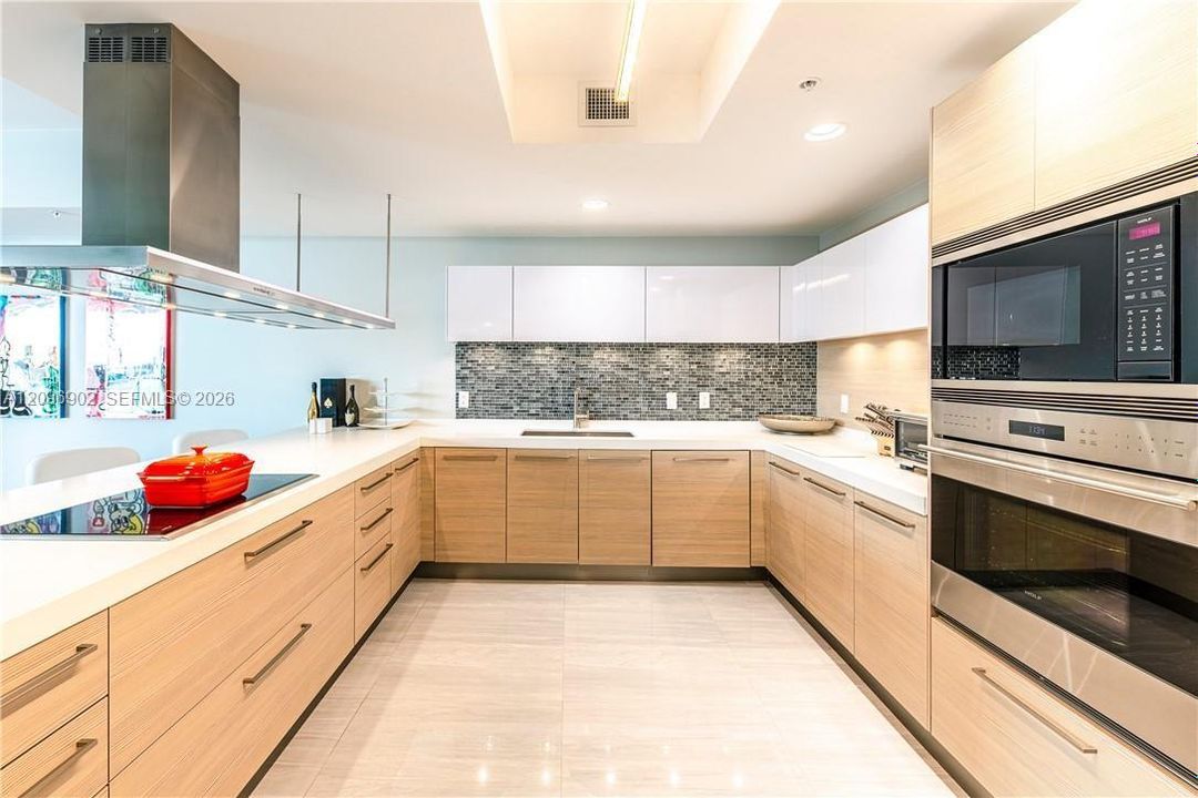 For Rent: $6,200 (2 beds, 2 baths, 1670 Square Feet)