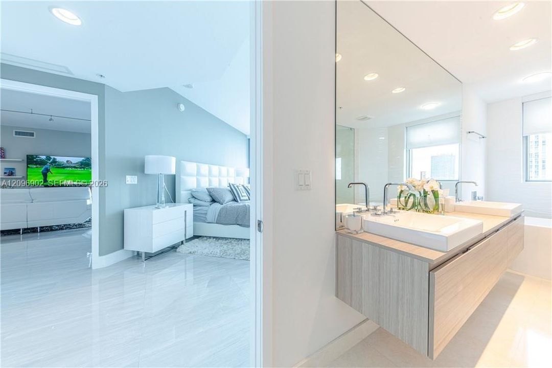 For Rent: $6,200 (2 beds, 2 baths, 1670 Square Feet)