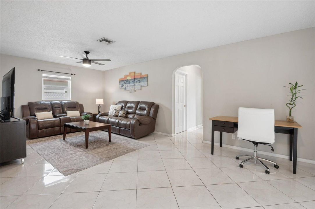 11-Padnis-11913 NW 31st St-11