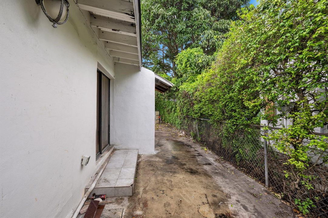 17551 NE 5th Ave North Miami 00008