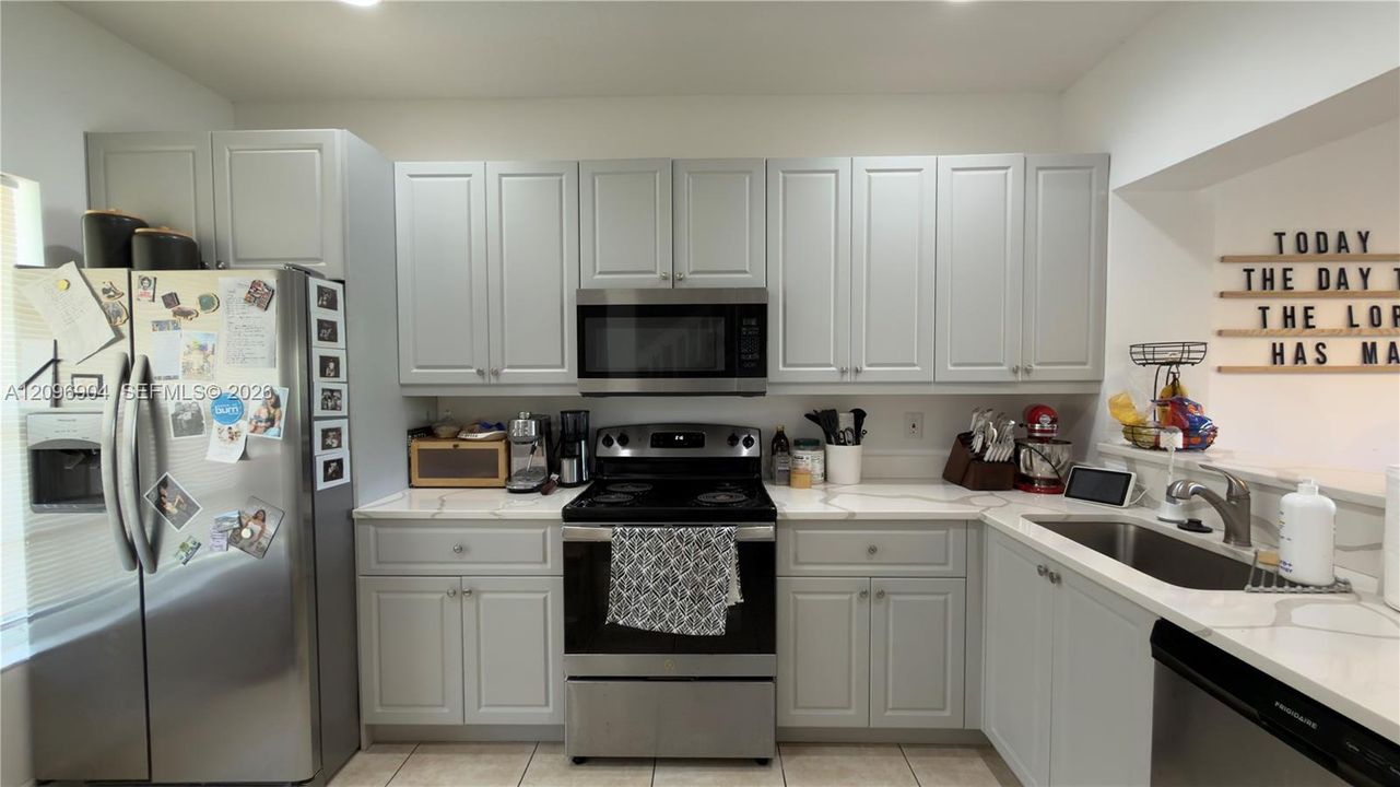 En Venta: $284,999 (2 camas, 2 baños, 1104 Pies cuadrados)