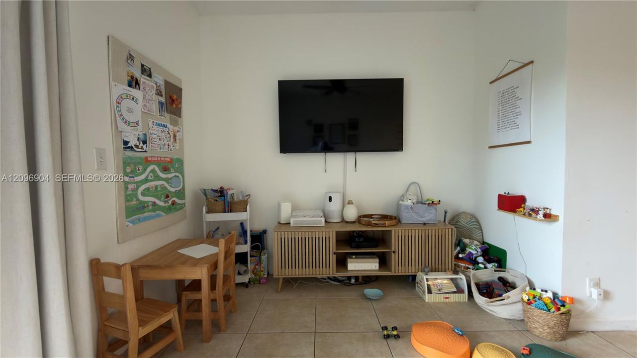 En Venta: $284,999 (2 camas, 2 baños, 1104 Pies cuadrados)