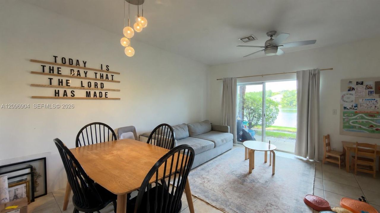 En Venta: $284,999 (2 camas, 2 baños, 1104 Pies cuadrados)