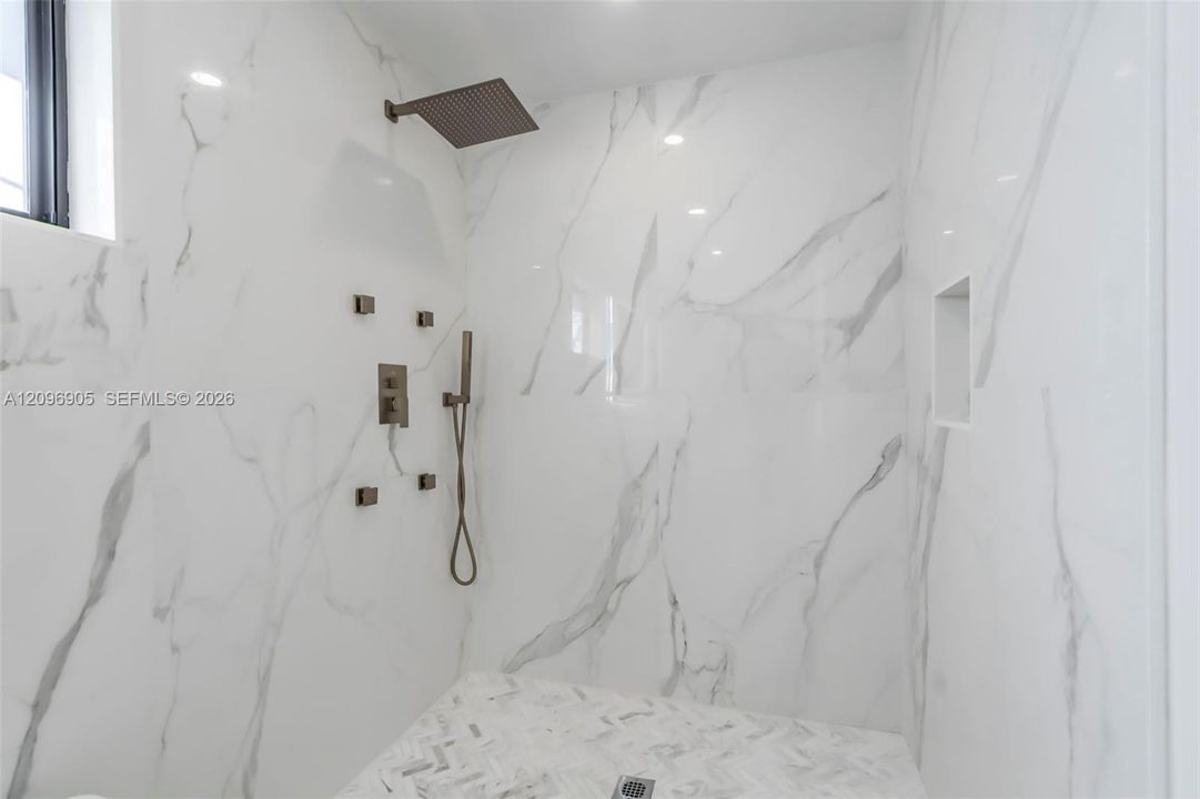 : $880,000 (3 beds, 2 baths, 1464 Square Feet)