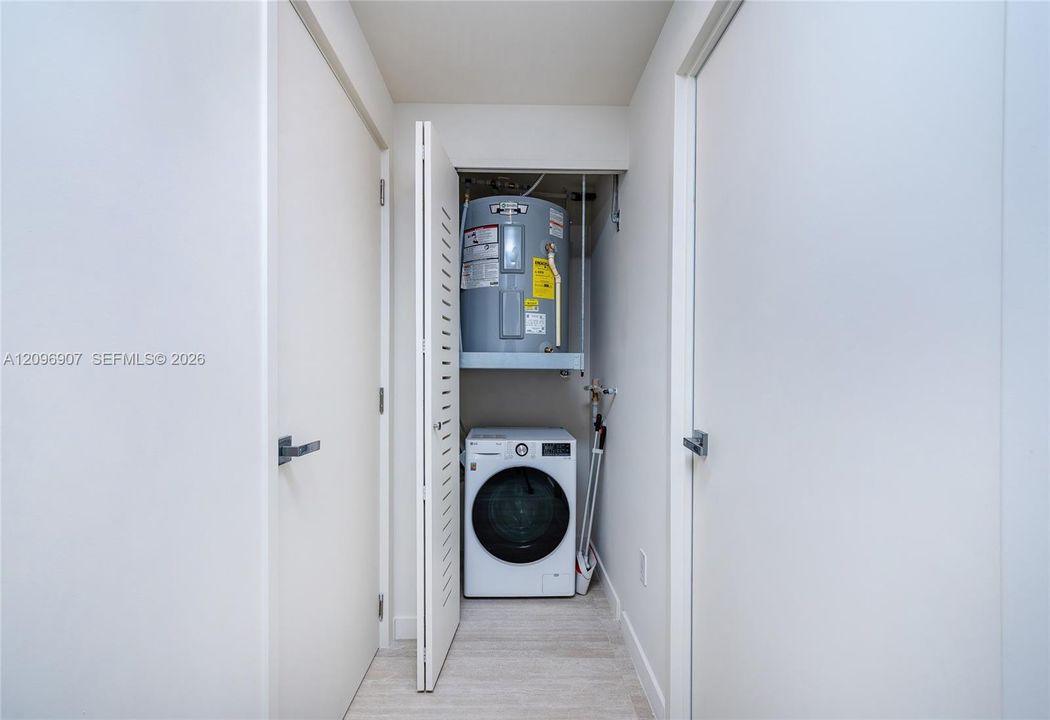На продажу: $975,000 (2 спален, 2 ванн, 975 Квадратных фут)