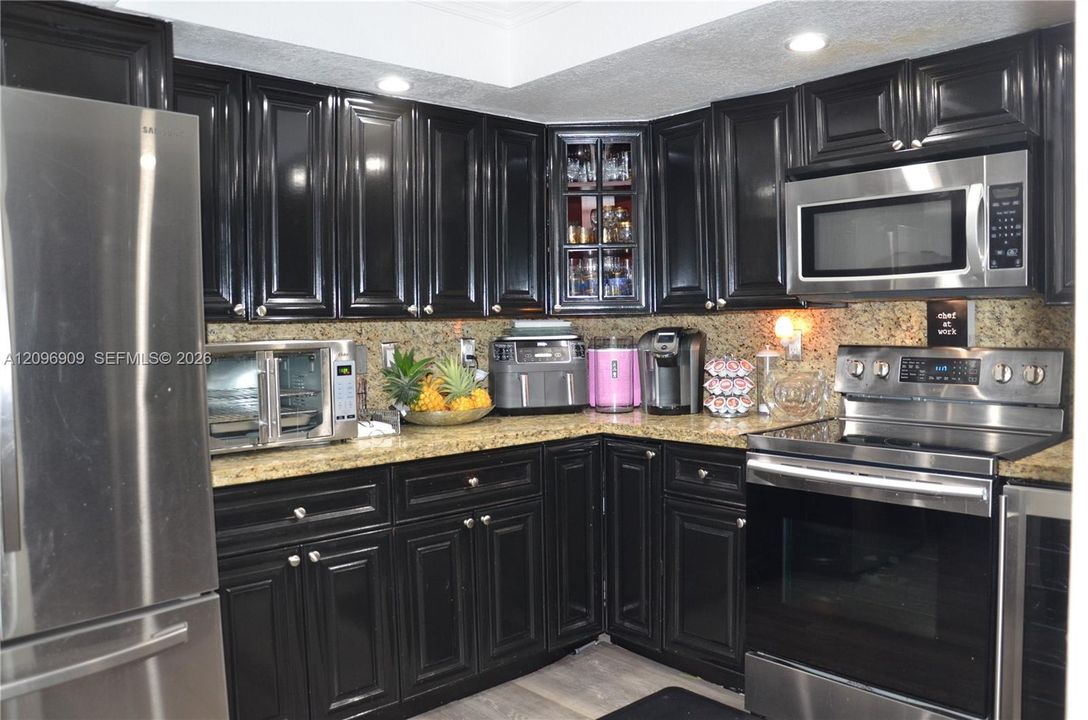 For Sale: $799,000 (3 beds, 2 baths, 1688 Square Feet)
