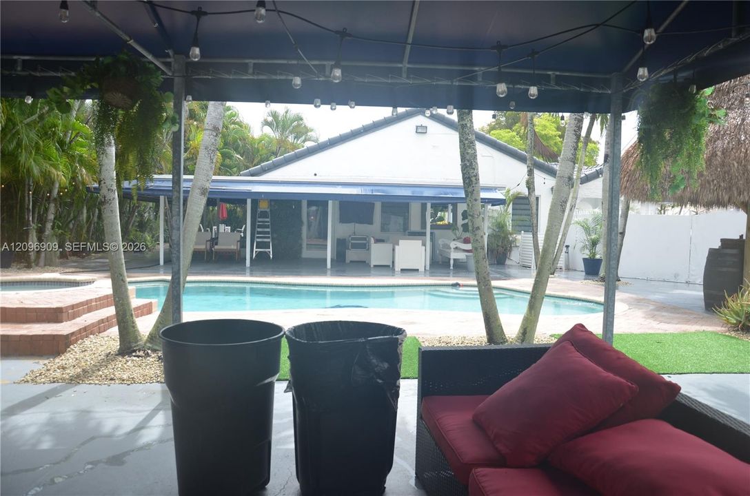 For Sale: $799,000 (3 beds, 2 baths, 1688 Square Feet)