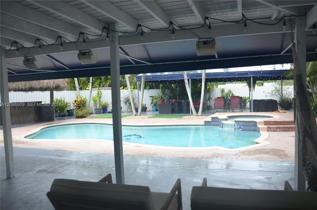 For Sale: $799,000 (3 beds, 2 baths, 1688 Square Feet)