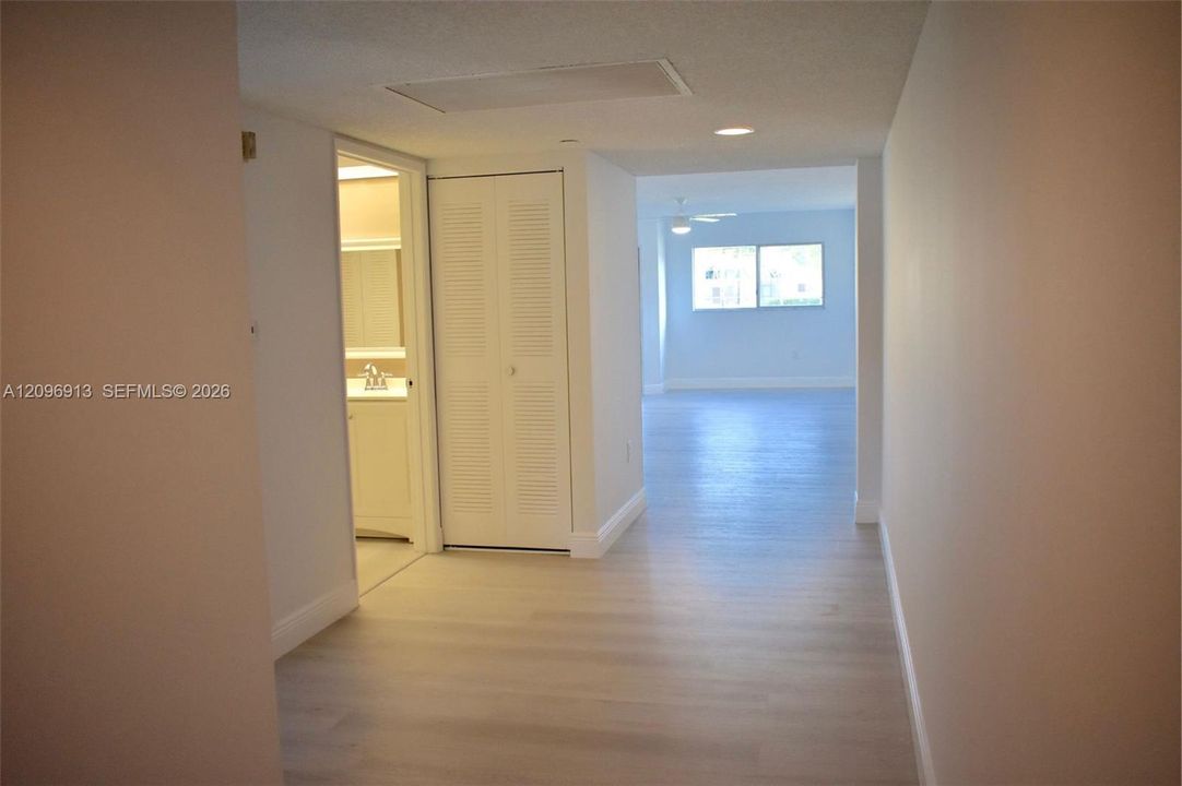 В аренду: $1,980 (1 спален, 1 ванн, 1056 Квадратных фут)