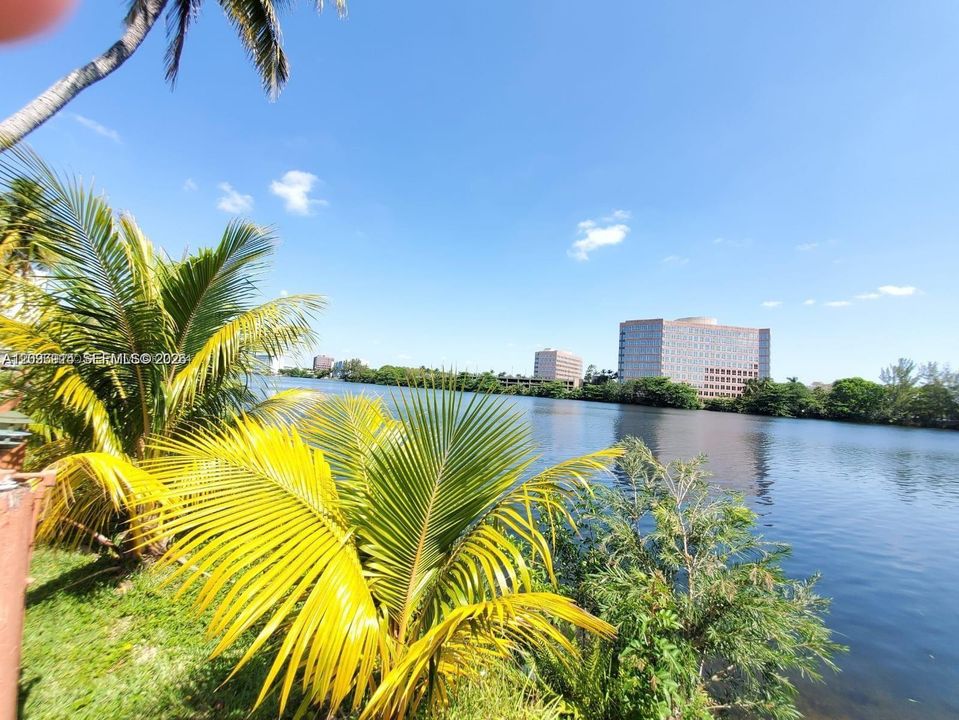 For Rent: $1,950 (1 beds, 1 baths, 756 Square Feet)