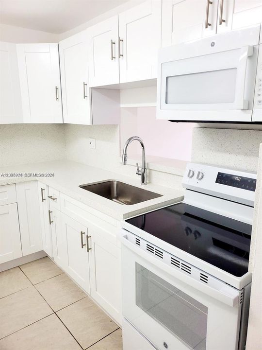 For Rent: $1,950 (1 beds, 1 baths, 756 Square Feet)