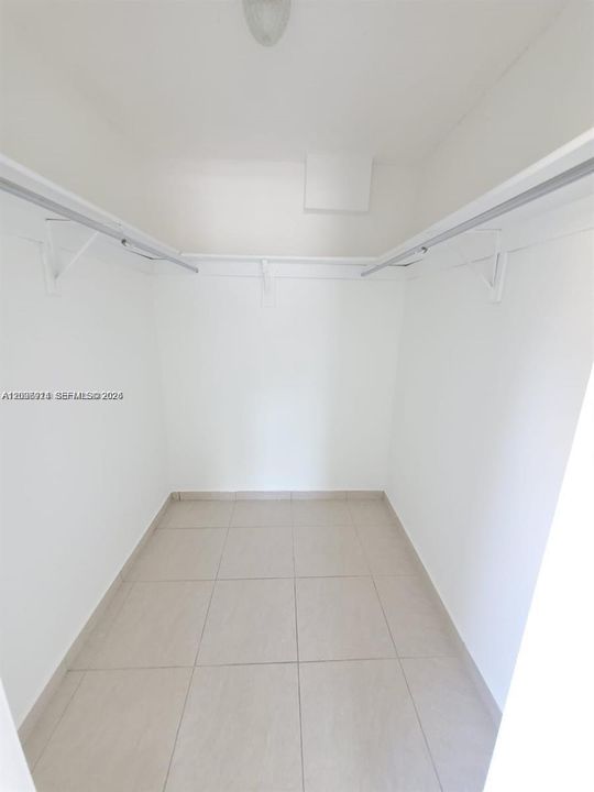 For Rent: $1,950 (1 beds, 1 baths, 756 Square Feet)