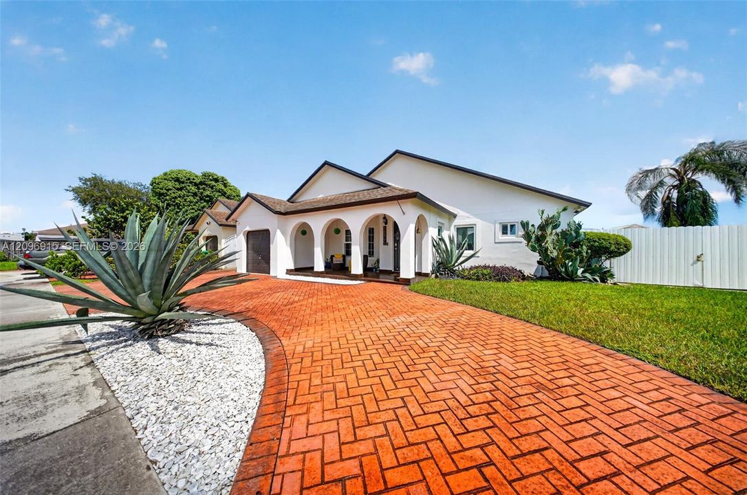 For Sale: $680,000 (3 beds, 2 baths, 1574 Square Feet)