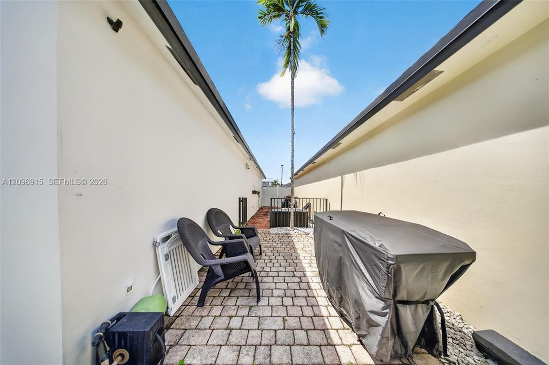 For Sale: $680,000 (3 beds, 2 baths, 1574 Square Feet)
