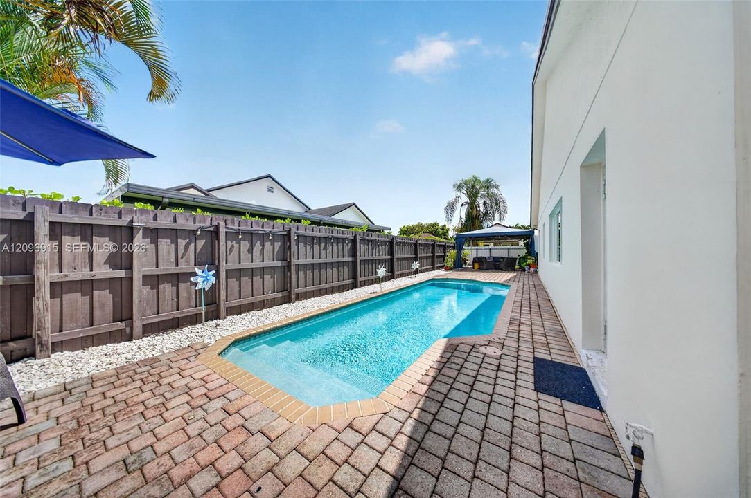 For Sale: $680,000 (3 beds, 2 baths, 1574 Square Feet)