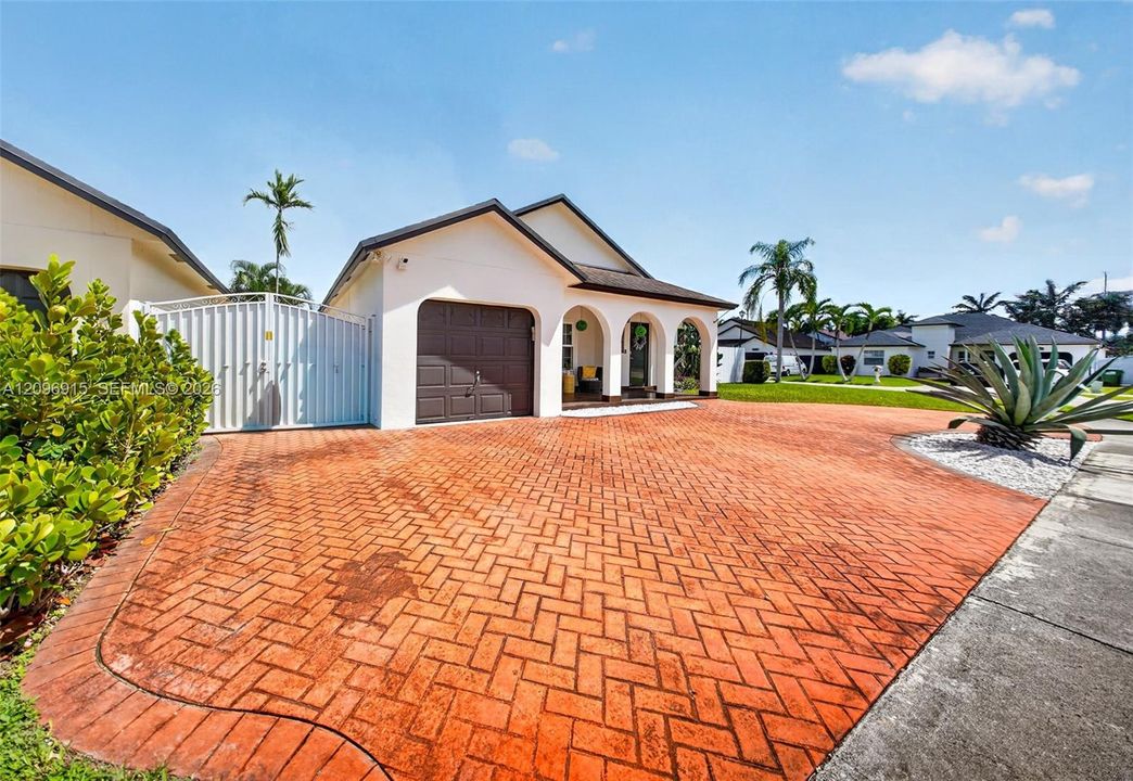 For Sale: $680,000 (3 beds, 2 baths, 1574 Square Feet)