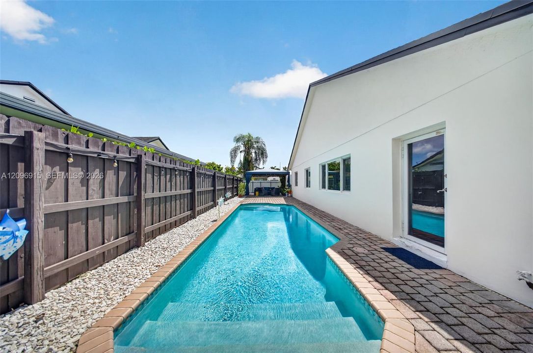 For Sale: $680,000 (3 beds, 2 baths, 1574 Square Feet)