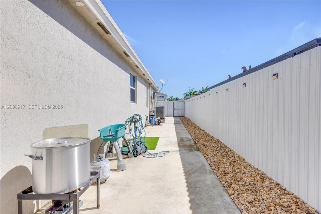En Venta: $670,000 (4 camas, 2 baños, 1799 Pies cuadrados)