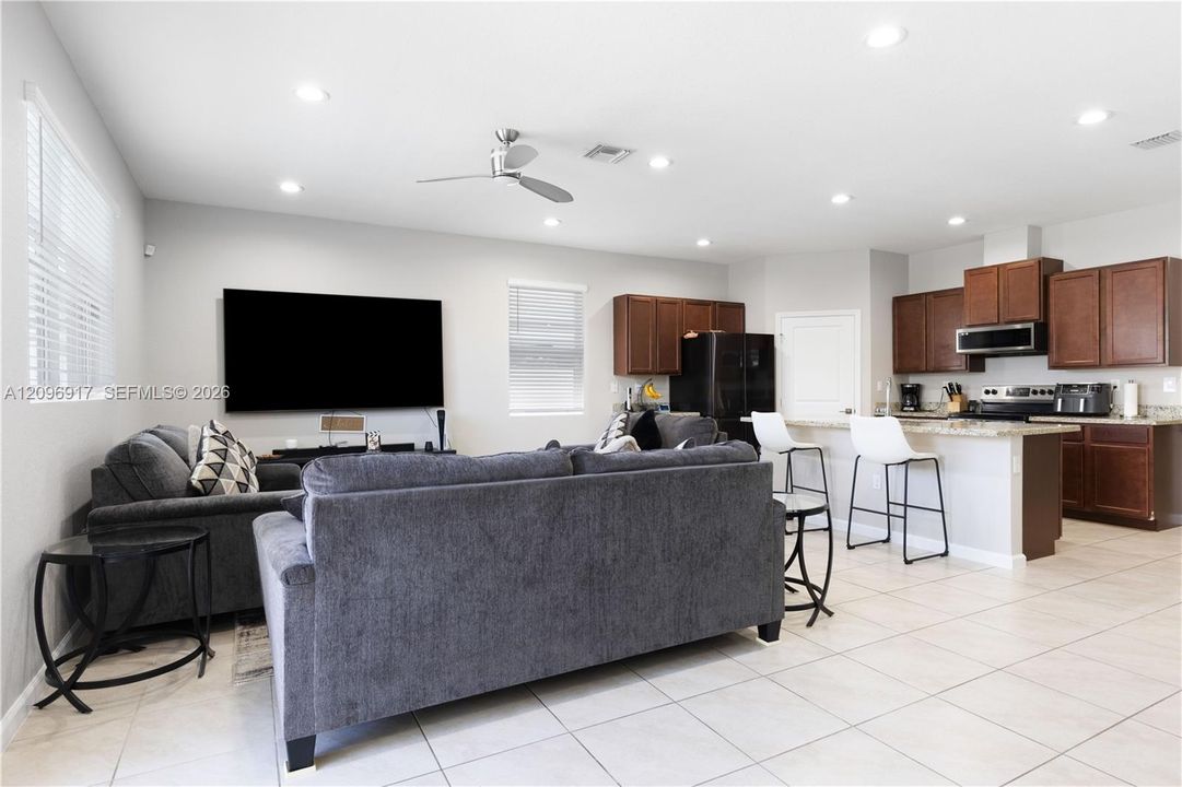 En Venta: $670,000 (4 camas, 2 baños, 1799 Pies cuadrados)