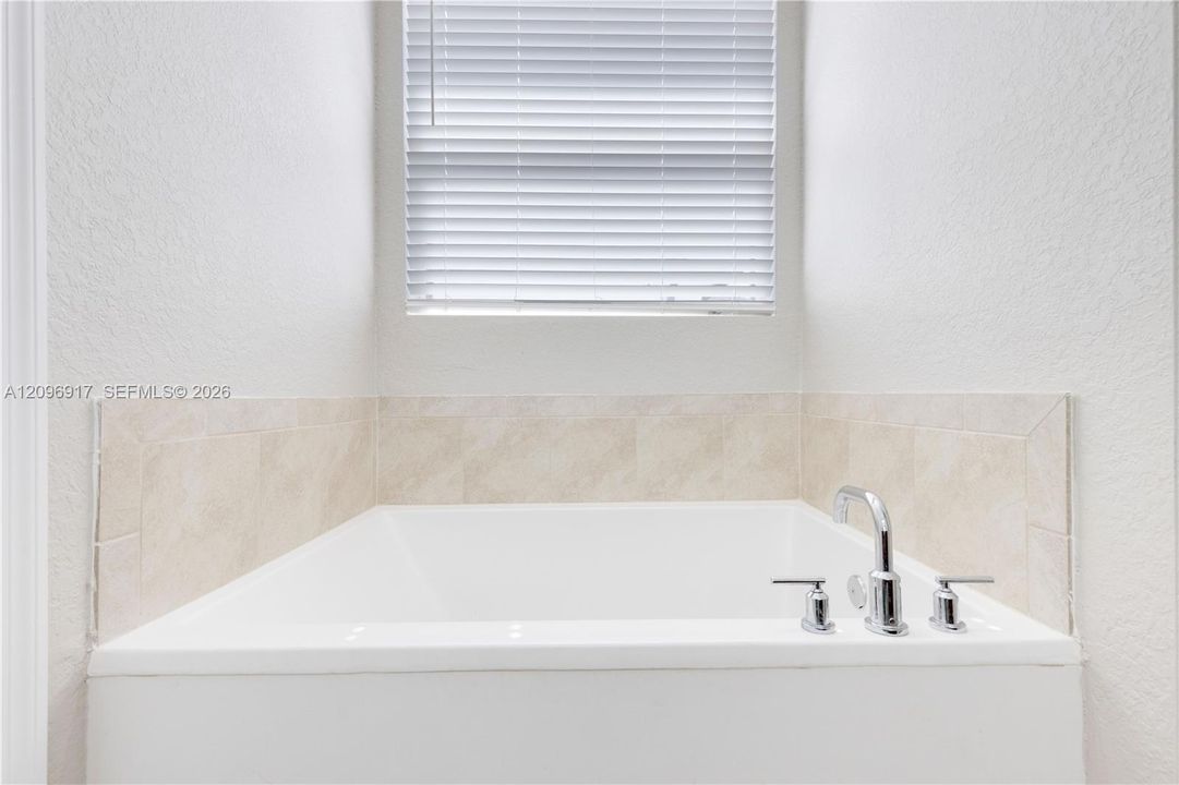 En Venta: $670,000 (4 camas, 2 baños, 1799 Pies cuadrados)