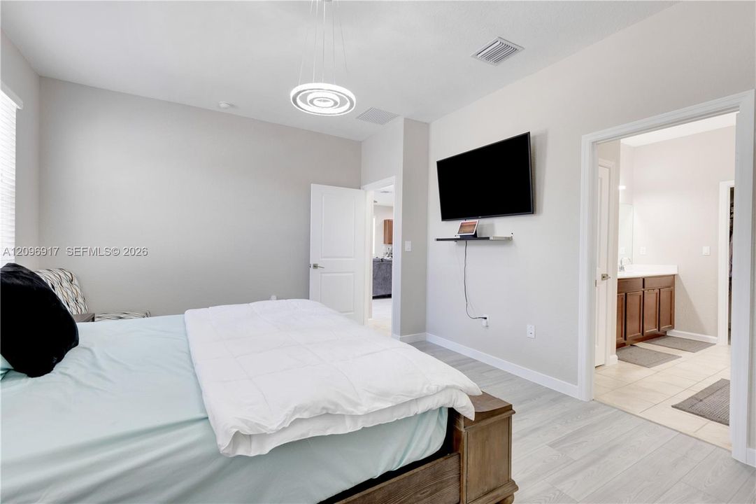 En Venta: $670,000 (4 camas, 2 baños, 1799 Pies cuadrados)