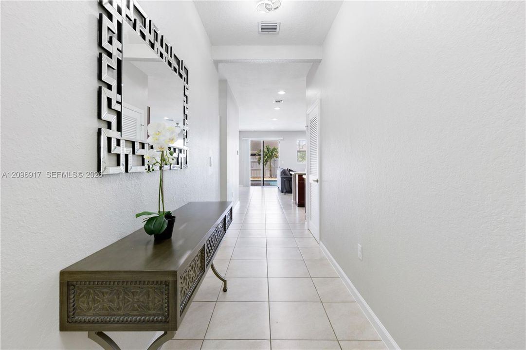 En Venta: $670,000 (4 camas, 2 baños, 1799 Pies cuadrados)