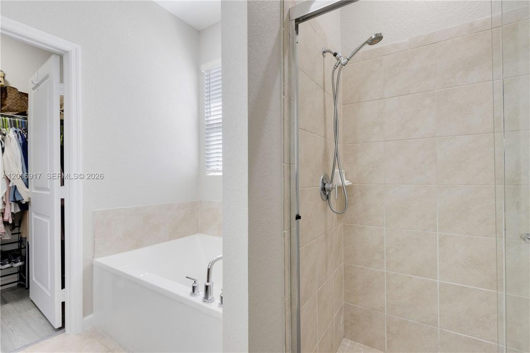 En Venta: $670,000 (4 camas, 2 baños, 1799 Pies cuadrados)