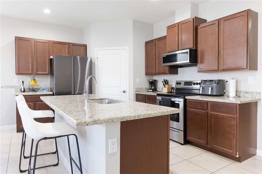 En Venta: $670,000 (4 camas, 2 baños, 1799 Pies cuadrados)