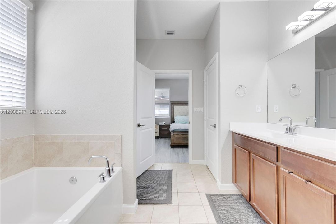 En Venta: $670,000 (4 camas, 2 baños, 1799 Pies cuadrados)