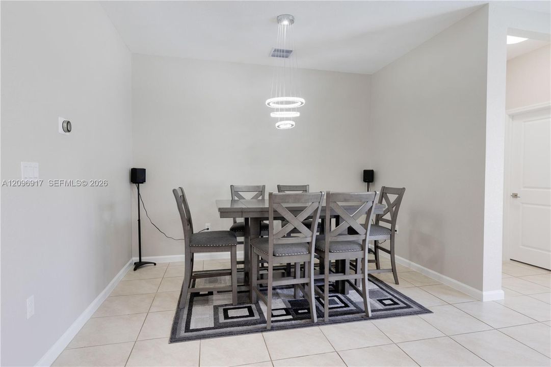 En Venta: $670,000 (4 camas, 2 baños, 1799 Pies cuadrados)