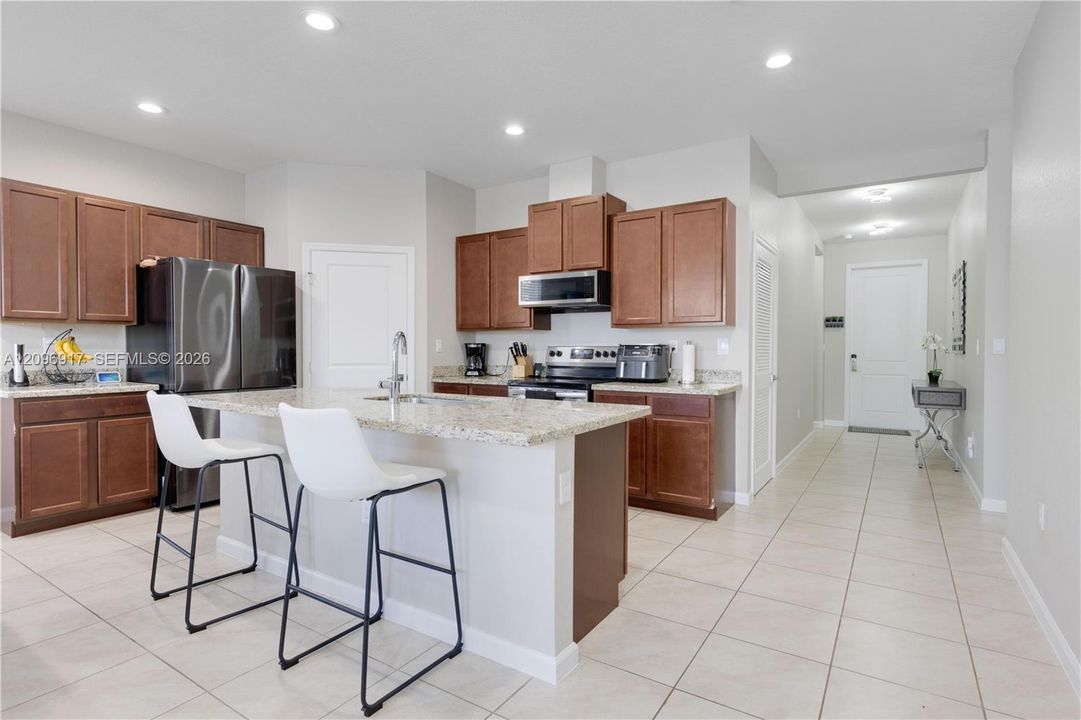 En Venta: $670,000 (4 camas, 2 baños, 1799 Pies cuadrados)