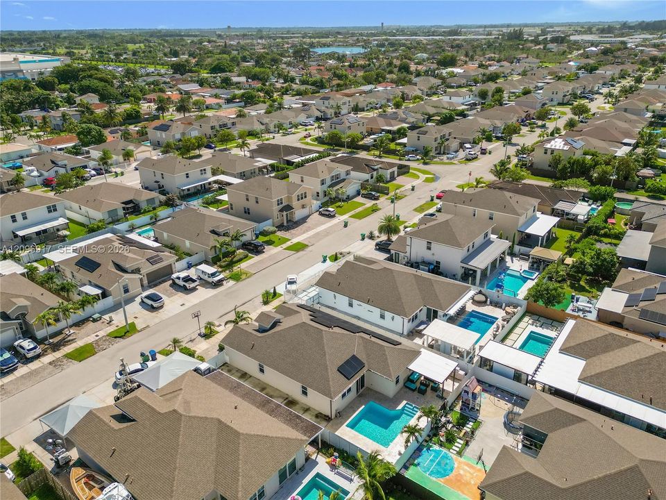 En Venta: $670,000 (4 camas, 2 baños, 1799 Pies cuadrados)