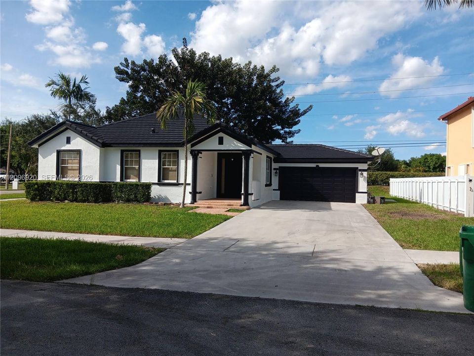 For Sale: $725,000 (4 beds, 2 baths, 1797 Square Feet)