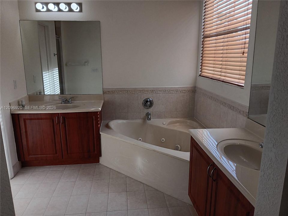 For Sale: $725,000 (4 beds, 2 baths, 1797 Square Feet)