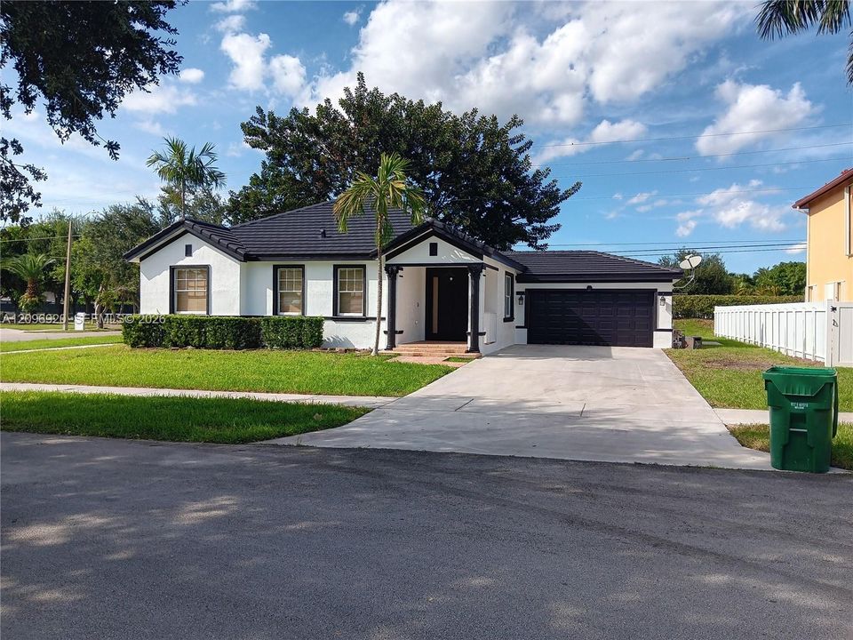 For Sale: $725,000 (4 beds, 2 baths, 1797 Square Feet)