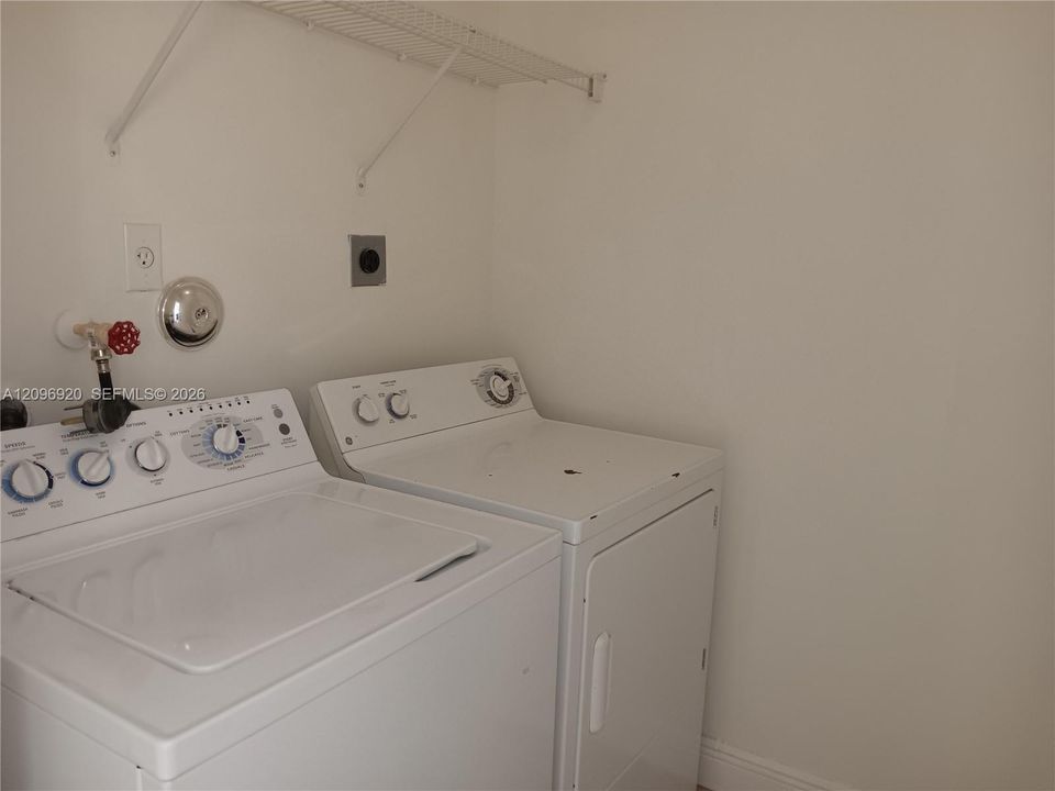 For Sale: $725,000 (4 beds, 2 baths, 1797 Square Feet)
