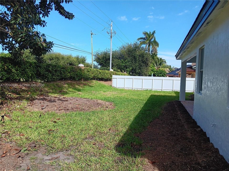 For Sale: $725,000 (4 beds, 2 baths, 1797 Square Feet)