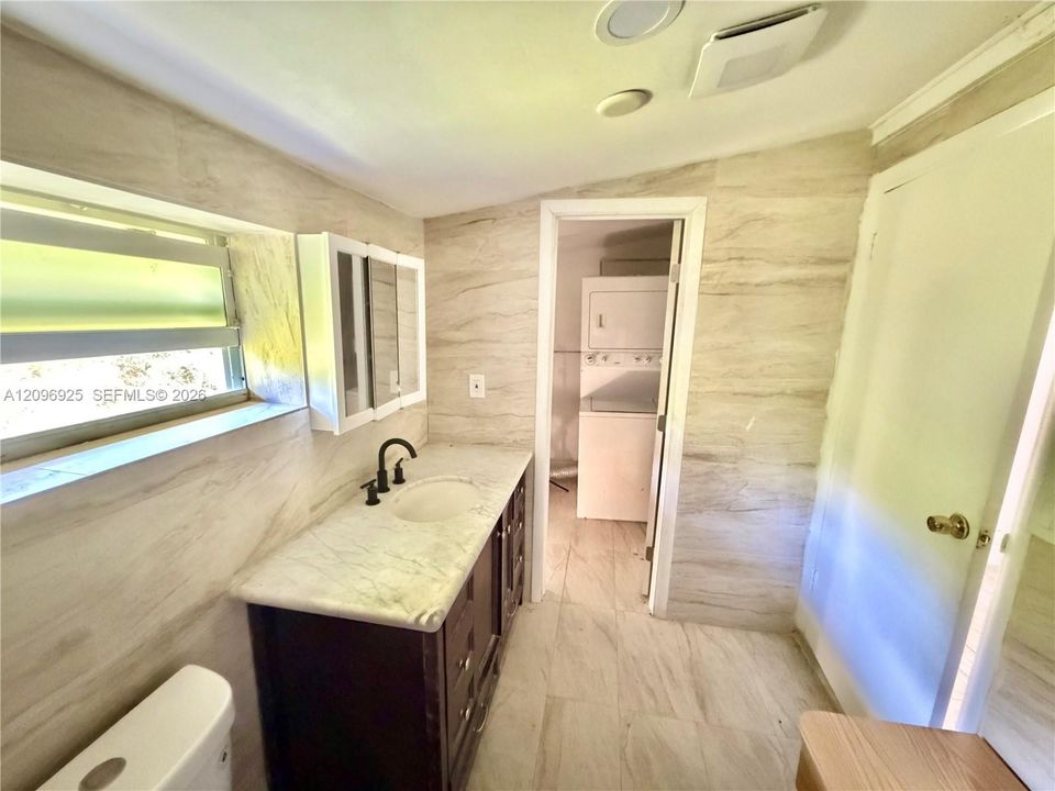 For Rent: $2,500 (2 beds, 2 baths, 980 Square Feet)