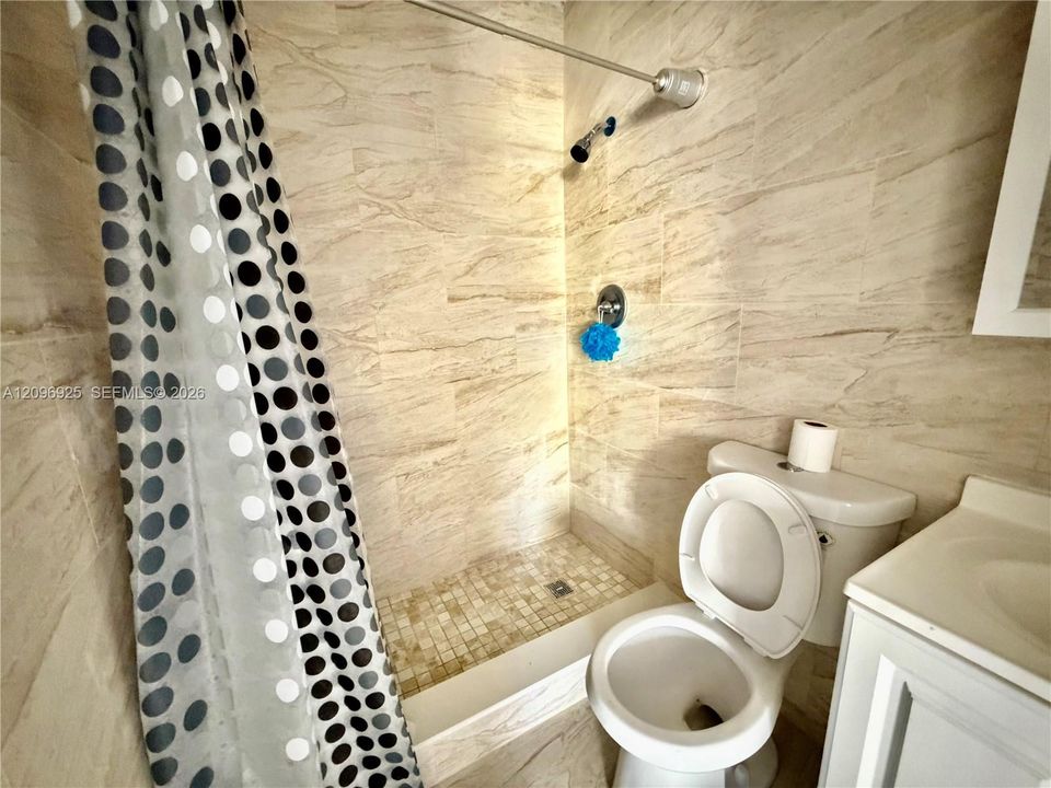 For Rent: $2,500 (2 beds, 2 baths, 980 Square Feet)