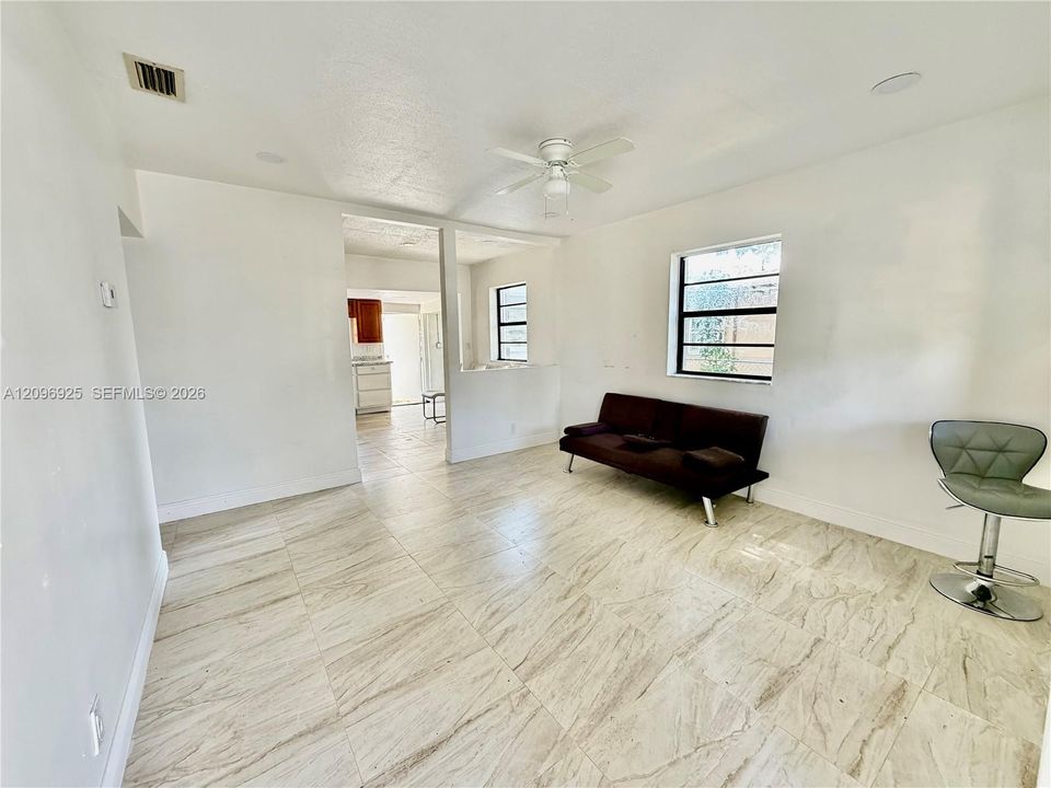 For Rent: $2,500 (2 beds, 2 baths, 980 Square Feet)
