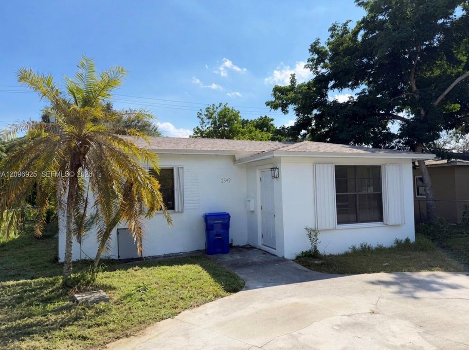 For Rent: $2,500 (2 beds, 2 baths, 980 Square Feet)