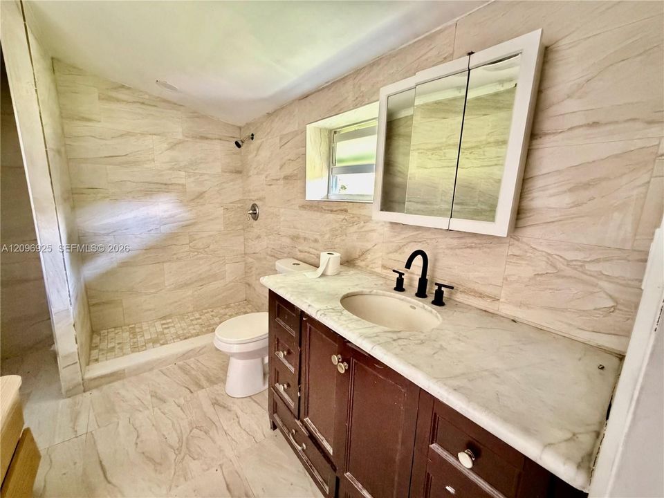 For Rent: $2,500 (2 beds, 2 baths, 980 Square Feet)