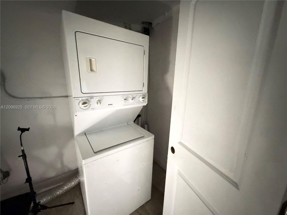 For Rent: $2,500 (2 beds, 2 baths, 980 Square Feet)