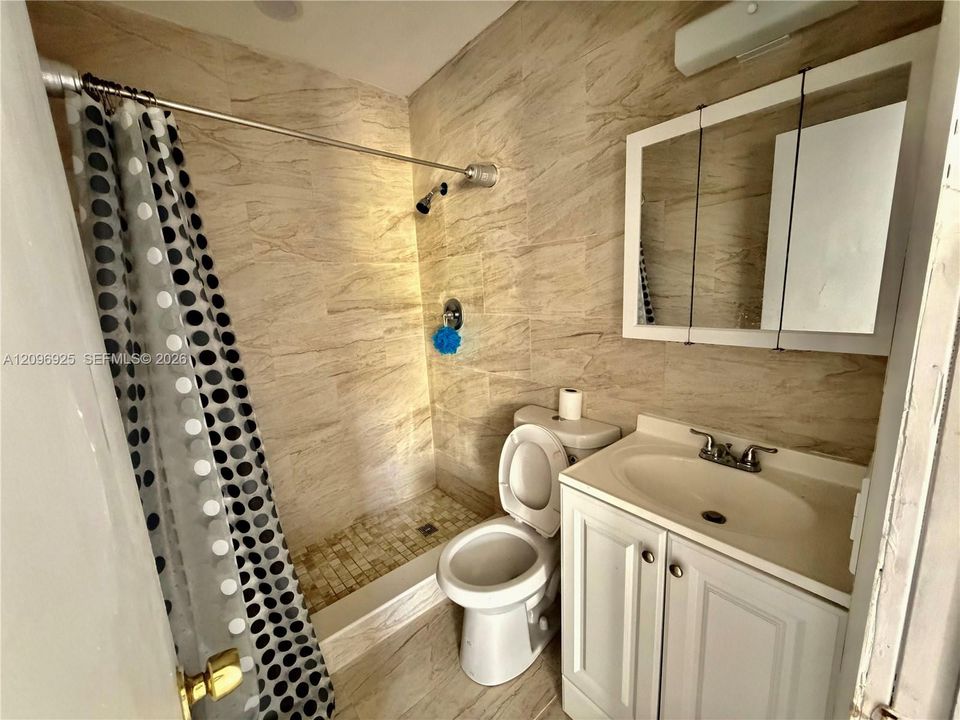 For Rent: $2,500 (2 beds, 2 baths, 980 Square Feet)