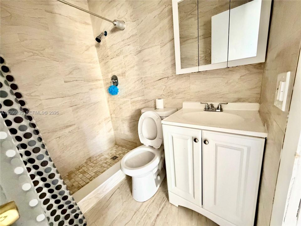 For Rent: $2,500 (2 beds, 2 baths, 980 Square Feet)