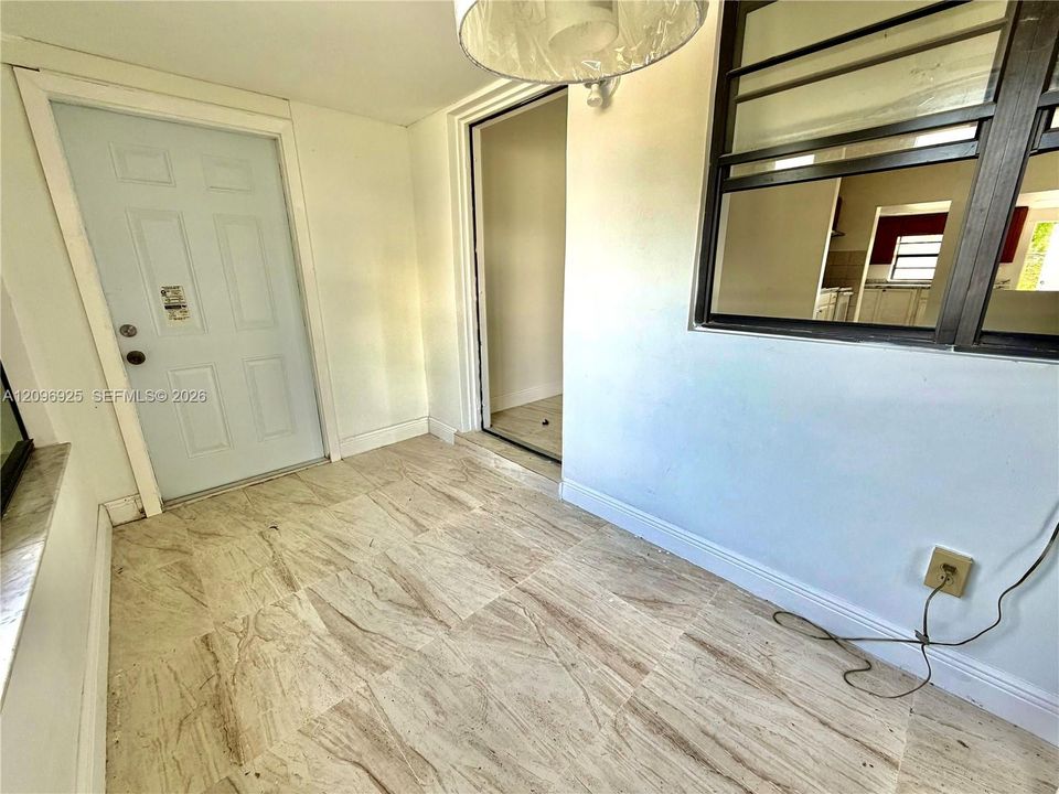 For Rent: $2,500 (2 beds, 2 baths, 980 Square Feet)