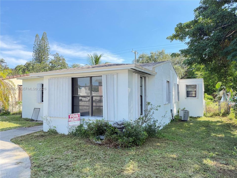 For Rent: $2,500 (2 beds, 2 baths, 980 Square Feet)