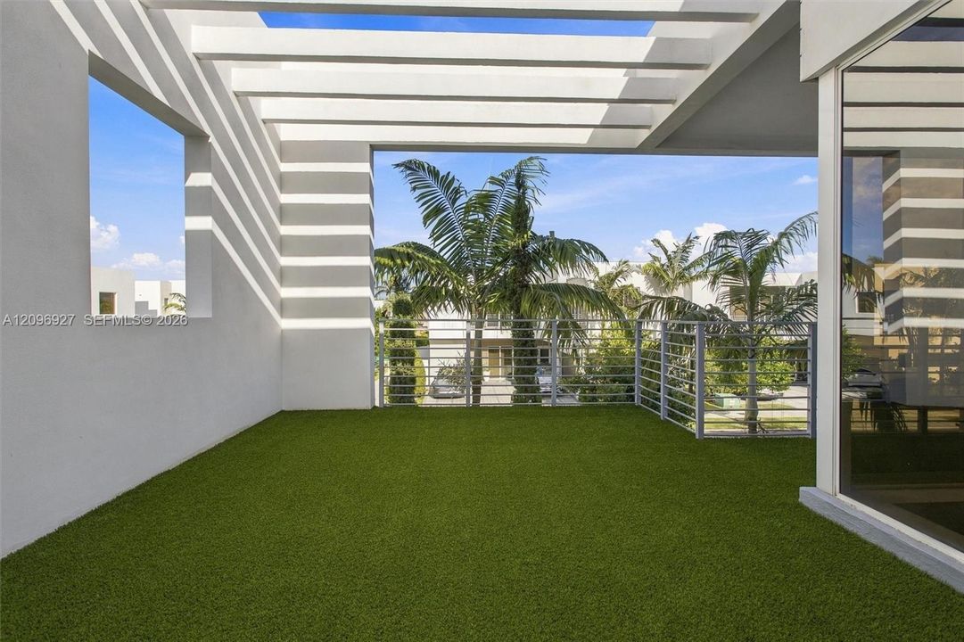 For Sale: $1,740,000 (5 beds, 5 baths, 3624 Square Feet)